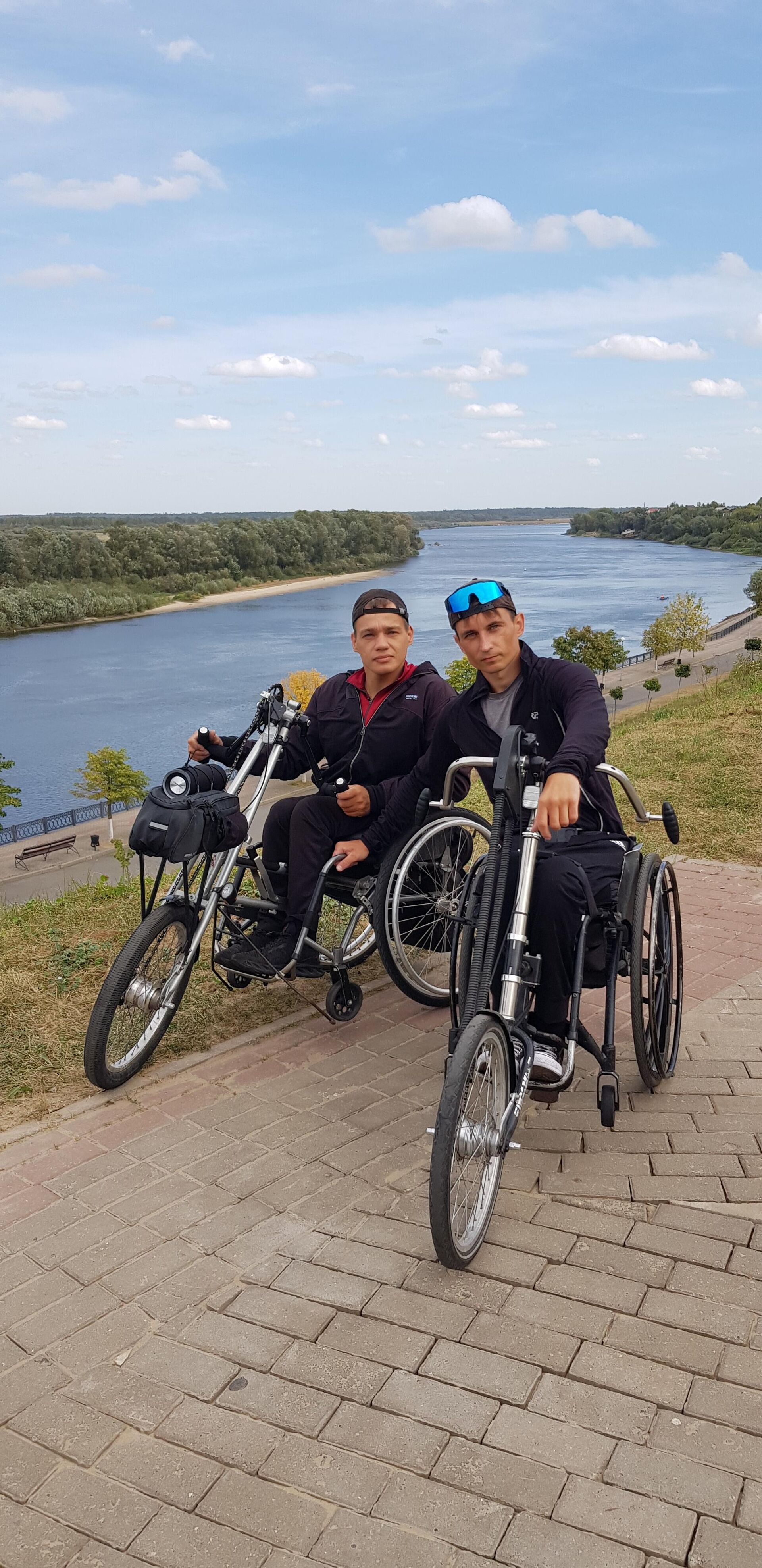 Инвалиды-колясочники - Sputnik Беларусь, 1920, 27.10.2025