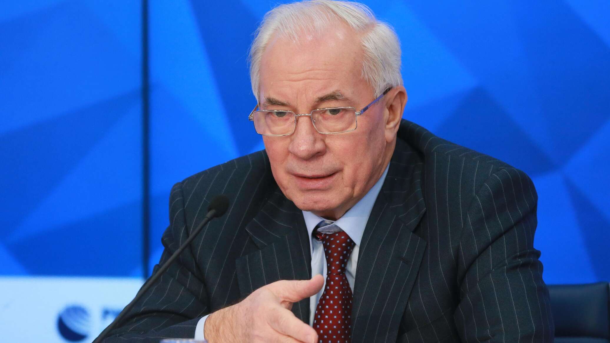 Азаров: как Запад программировал антироссийский курс в бывших республиках СССР