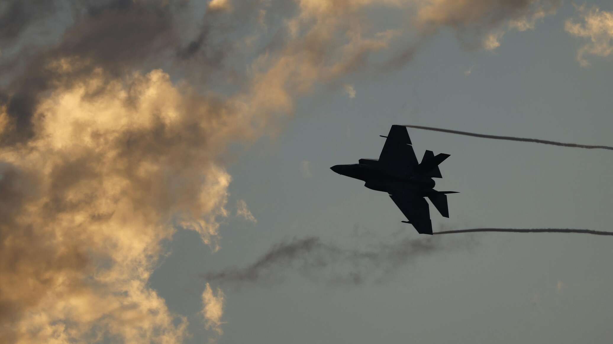 Трамп пообещал поставить Японии ракеты для истребителей F-35 Трамп пообещал поставить Японии ракеты для истребителей F-35