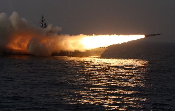 Пуск звышгукавой супрацькарабельнай ракеты &quot;Москит&quot; з гвардзейскага ракетнага катэра класа &quot;Молния&quot; падчас правядзення вучэнняў Ціхаакіянскага флоту ў Японскім моры. - Sputnik Беларусь