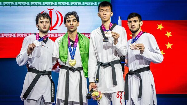 Георгий Гурциев и призеры ЧМ - Sputnik Беларусь