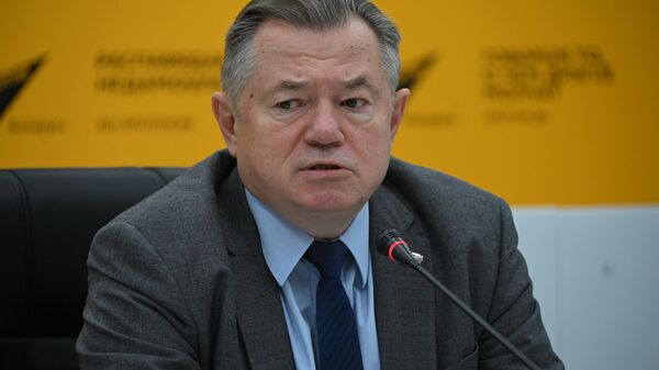 Глазьев: России и Беларуси не следует обольщаться по поводу снятых санкций