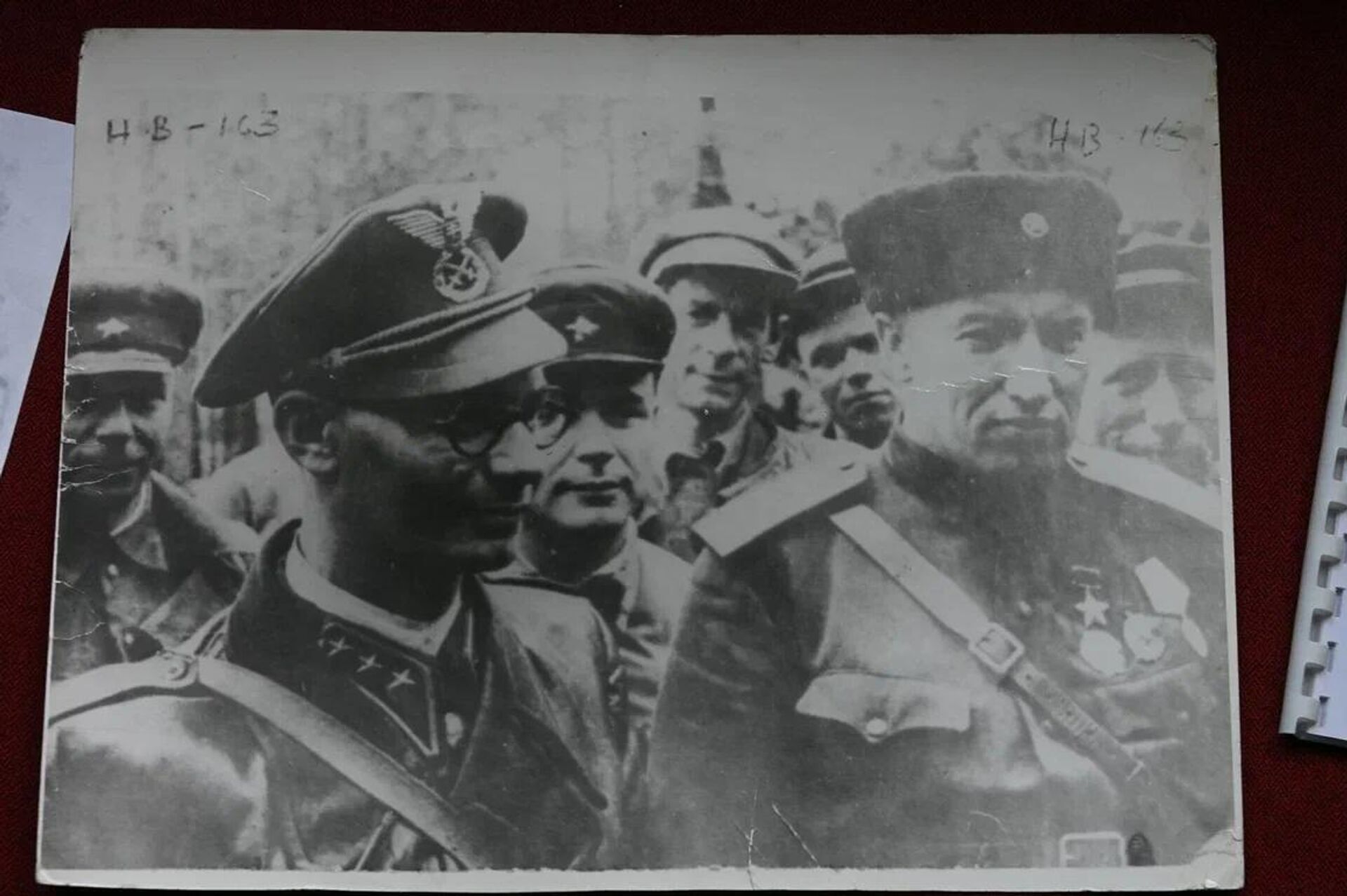 Ян Налепка и партизанский командир Александр Сабуров Ян Налепка и партизанский командир Александр Сабуров - Sputnik Беларусь, 1920, 30.10.2025