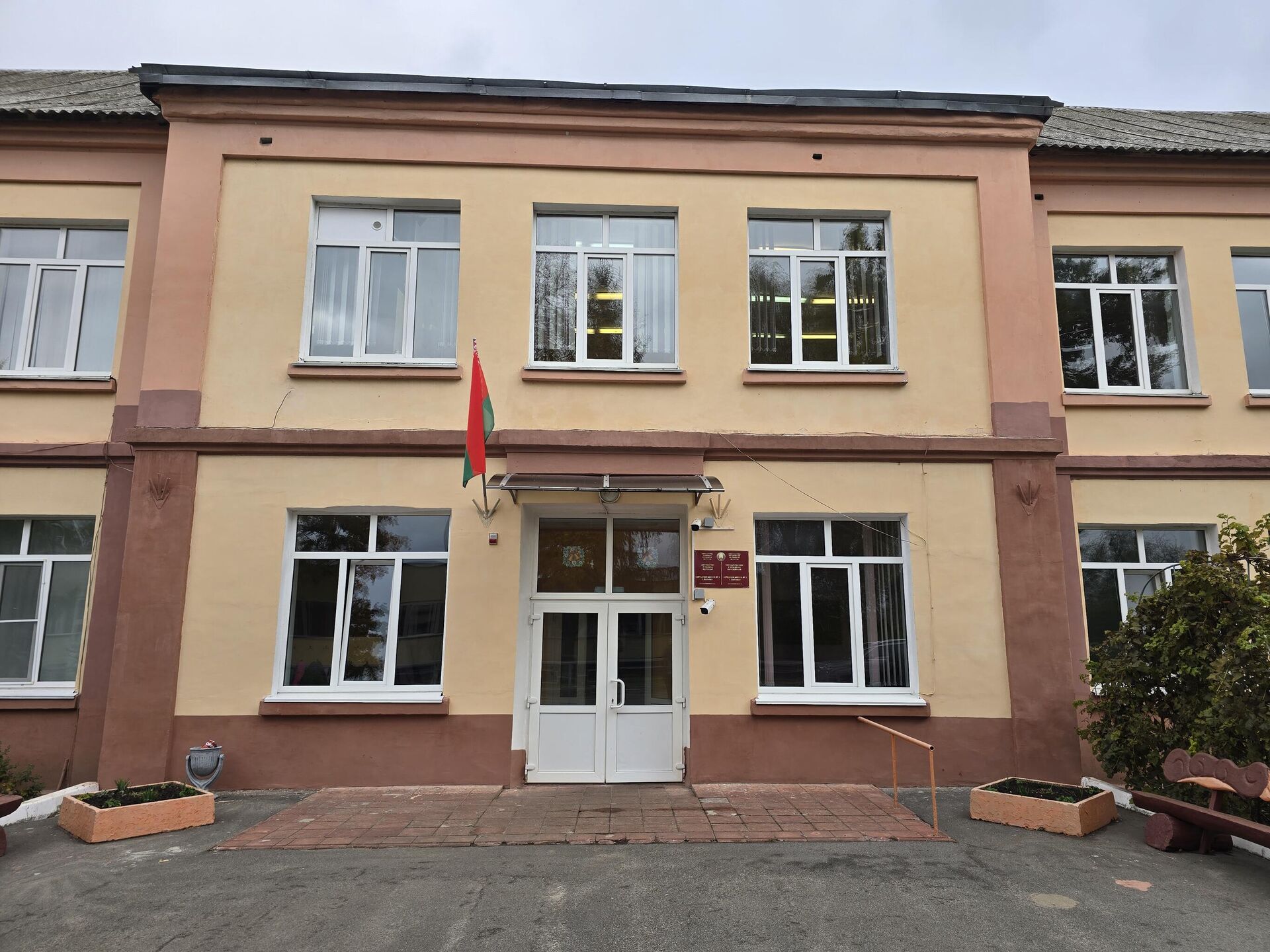 В этой школе в Хойниках работал Рудольф Лендацкий В этой школе в Хойниках работал Рудольф Лендацкий - Sputnik Беларусь, 1920, 30.10.2025