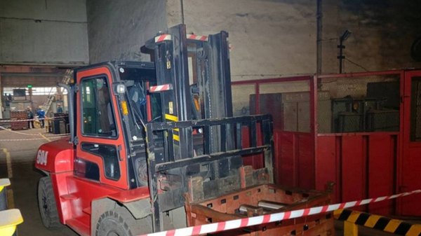  Под колесами погрузчика в Жодино погиб рабочий - Sputnik Беларусь