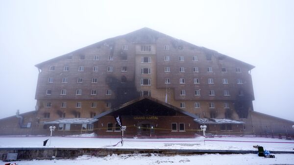 Сгоревший отель Grand Kartal в Турции - Sputnik Беларусь