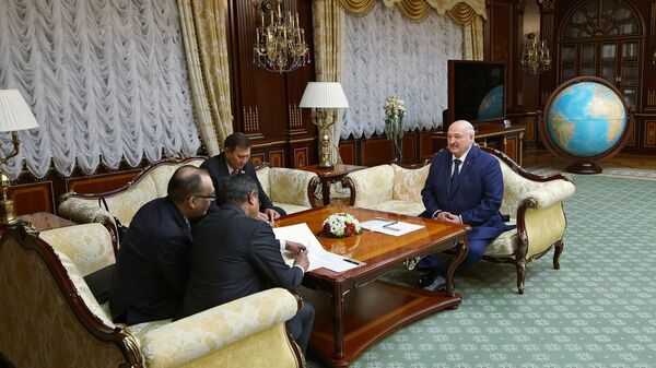 Президент Беларуси Александр Лукашенко 4 ноября встретился с послом Индии Ашоком Кумаром - Sputnik Беларусь