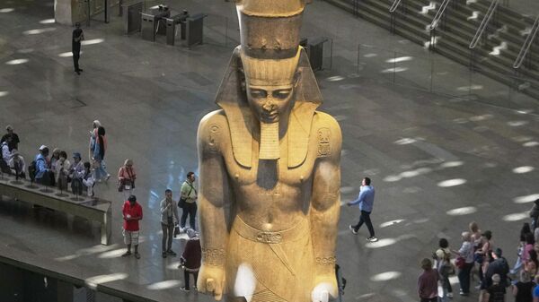 Экспонаты в Большом египетском музее в Гизе  - Sputnik Беларусь