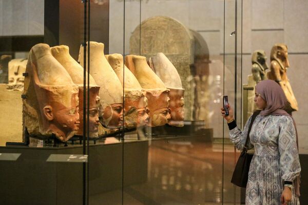 За посещение взрослому иностранному туристу необходимо заплатить 1450 египетских фунтов (30,8 доллара США).