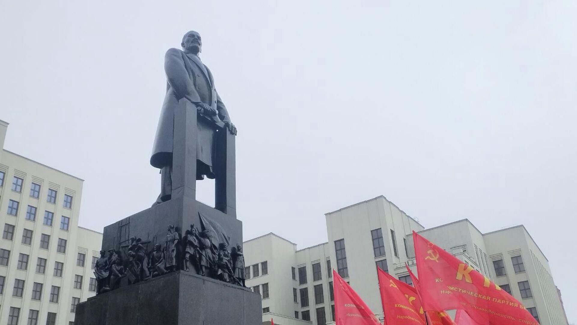 День Октябрьской революции отметили в центре Минска