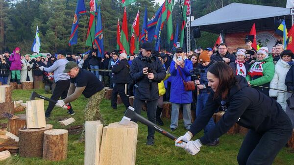 Чемпионат по колке дров - Sputnik Беларусь