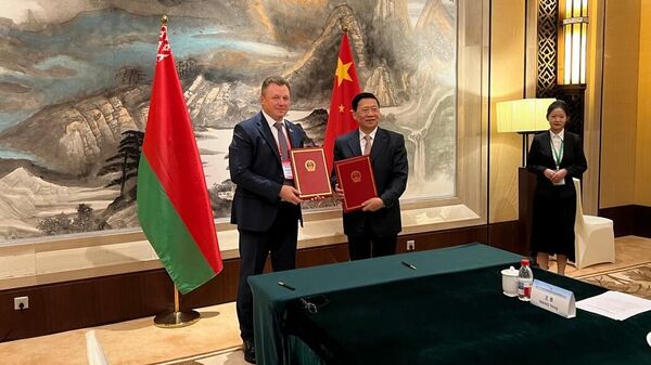 Главы МЧС Беларуси и Китая Вадим Синявский и Ван Сянси - Sputnik Беларусь