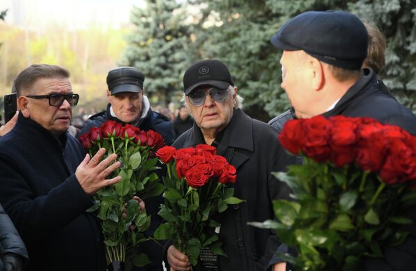 Певец Юрий Антонов (в центре кадра) на церемонии прощания с телеведущим Юрием Николаевым - Sputnik Беларусь