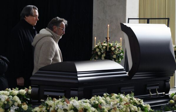 Генеральный директор Первого канала, продюсер Константин Эрнст и актер Леонид Ярмольник - Sputnik Беларусь