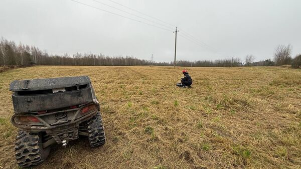 Сотрудник МЧС с квадрокоптером - Sputnik Беларусь