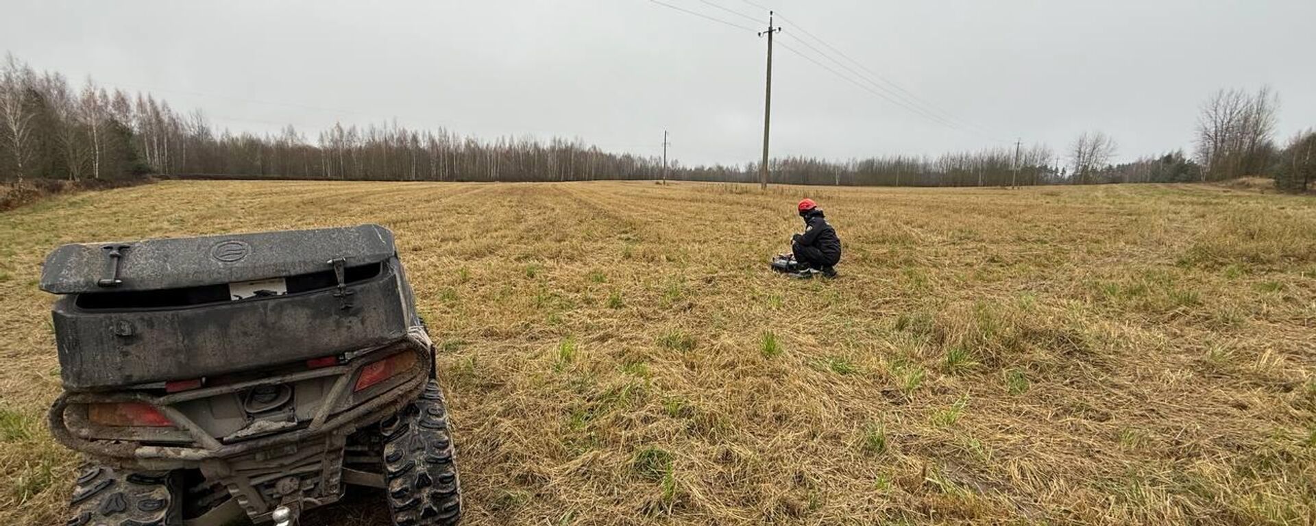 Сотрудник МЧС с квадрокоптером - Sputnik Беларусь, 1920, 10.11.2025