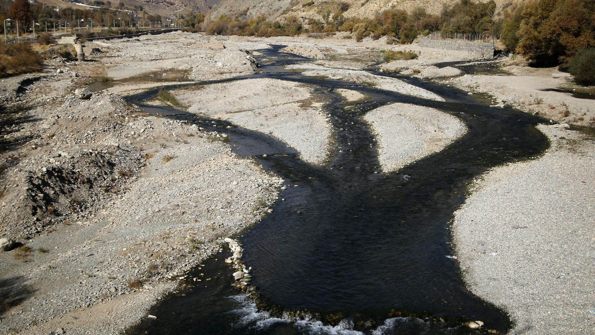 Высохшая река возле Тегерана - Sputnik Беларусь, 1920, 11.11.2025