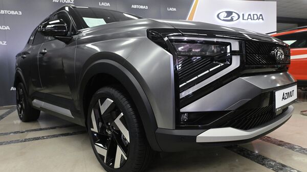 На АвтоВАЗе показали испытания на треке новой Lada Azimut (видео) - Sputnik Беларусь