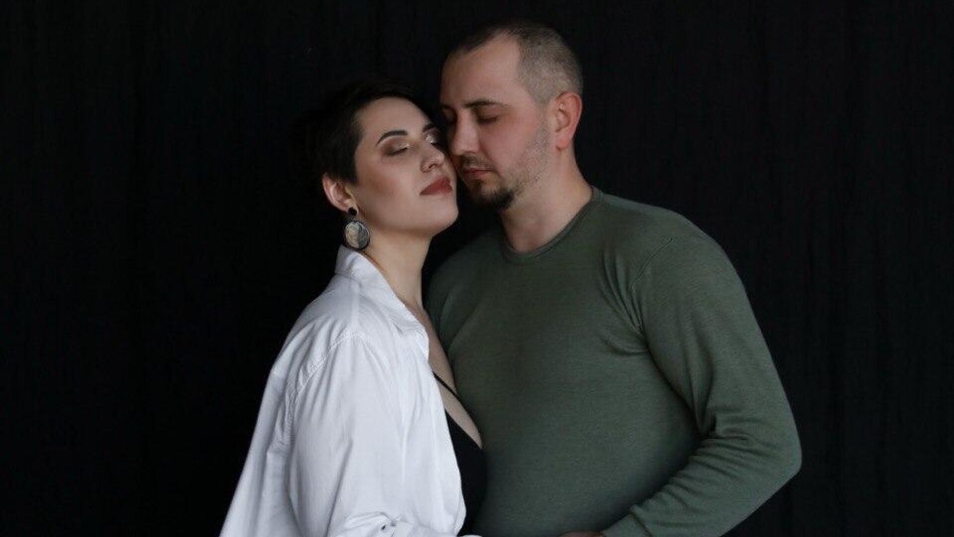 Когда у Ольги случилась ремиссия, она полностью пересмотрела свою жизнь, в том числе начала больше времени проводить с мужем Когда у Ольги случилась ремиссия, она полностью пересмотрела свою жизнь, в том числе начала больше времени проводить с мужем - Sputnik Беларусь, 1920, 13.11.2025