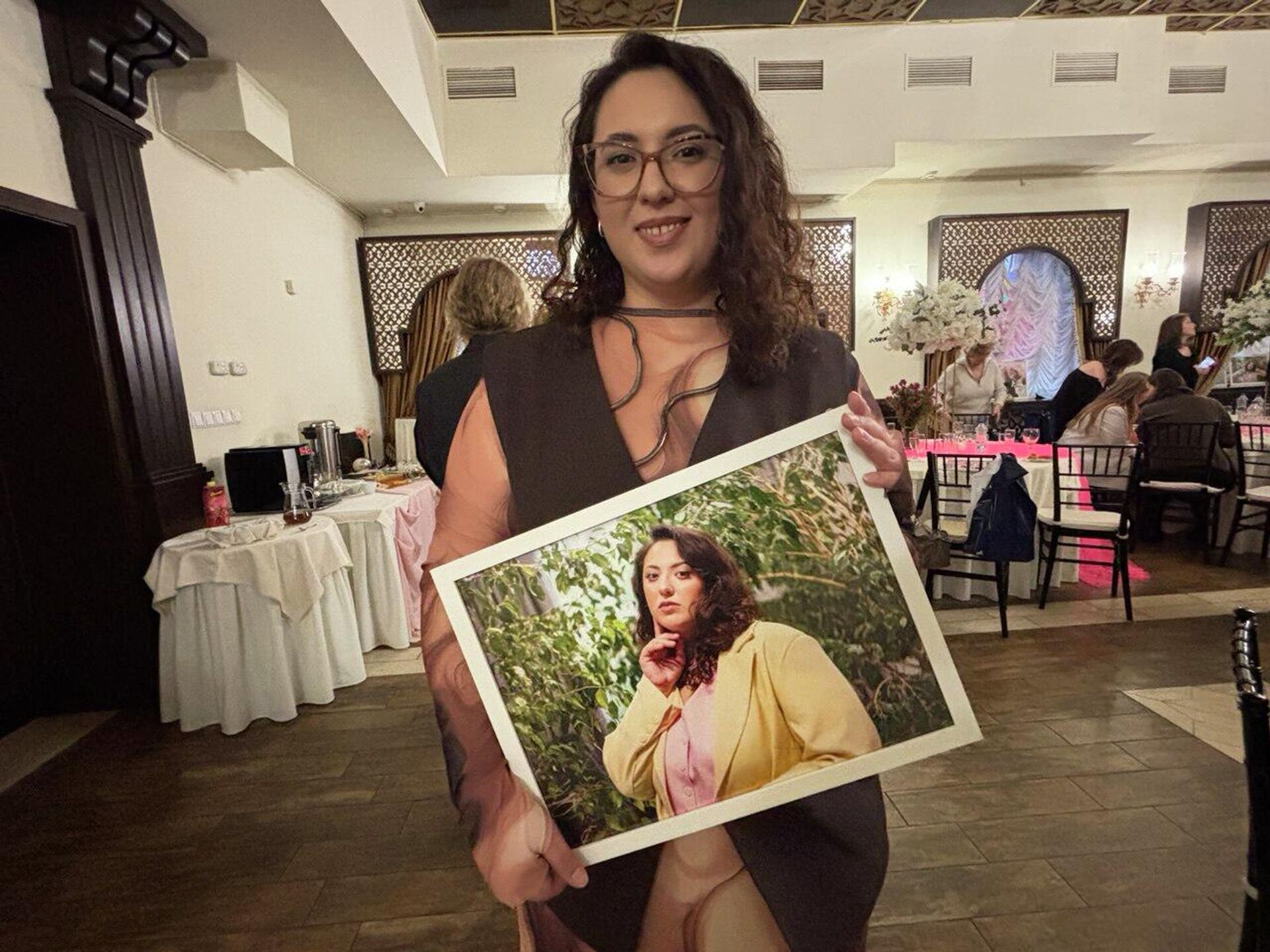 Ольга на торжественном вечере, организованном в рамках проекта Красота сильнее рака. Ольга на торжественном вечере, организованном в рамках проекта Красота сильнее рака. - Sputnik Беларусь, 1920, 12.11.2025