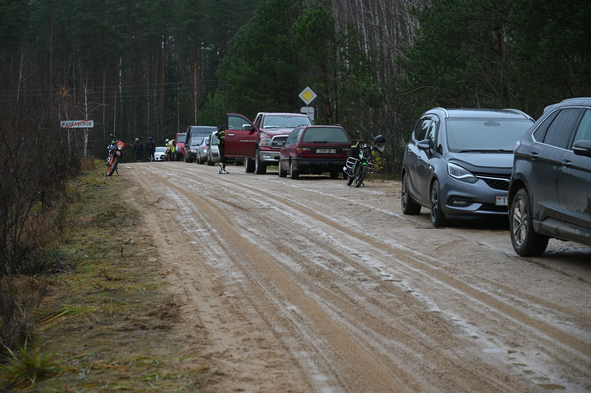 Машины волонтеров