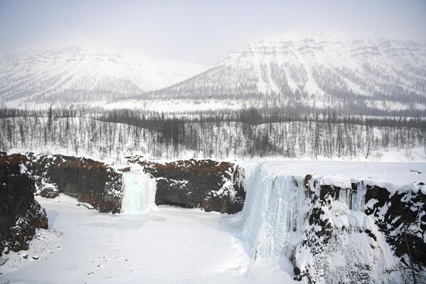 Иркиндинский водопад на плато Путорана, которое называют краем тысяч озер и водопадов, находится в заповедной зоне, признанной памятником Всемирного наследия ЮНЕСКО. - Sputnik Беларусь