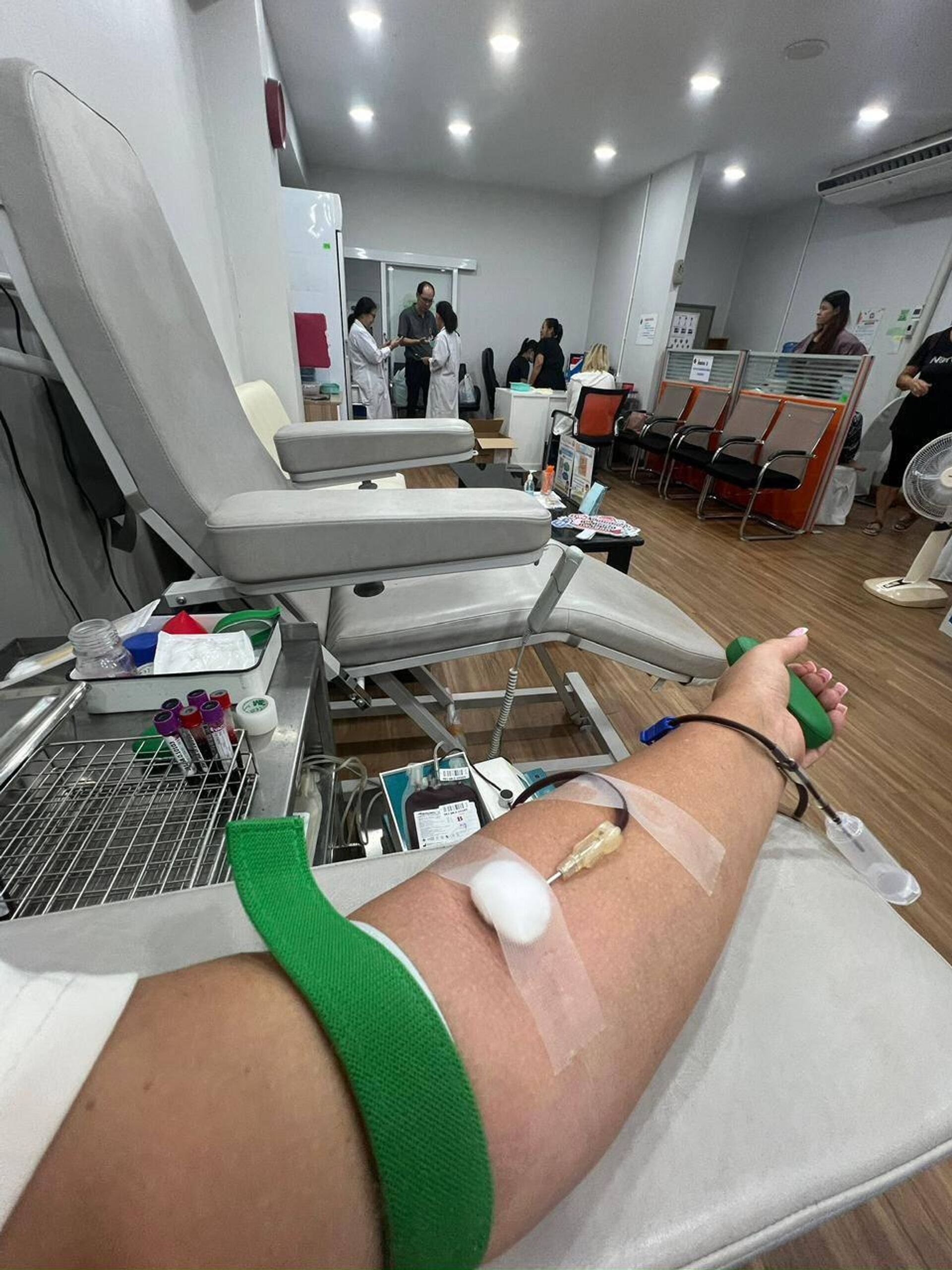 Юлия Максимова во время переливания крови