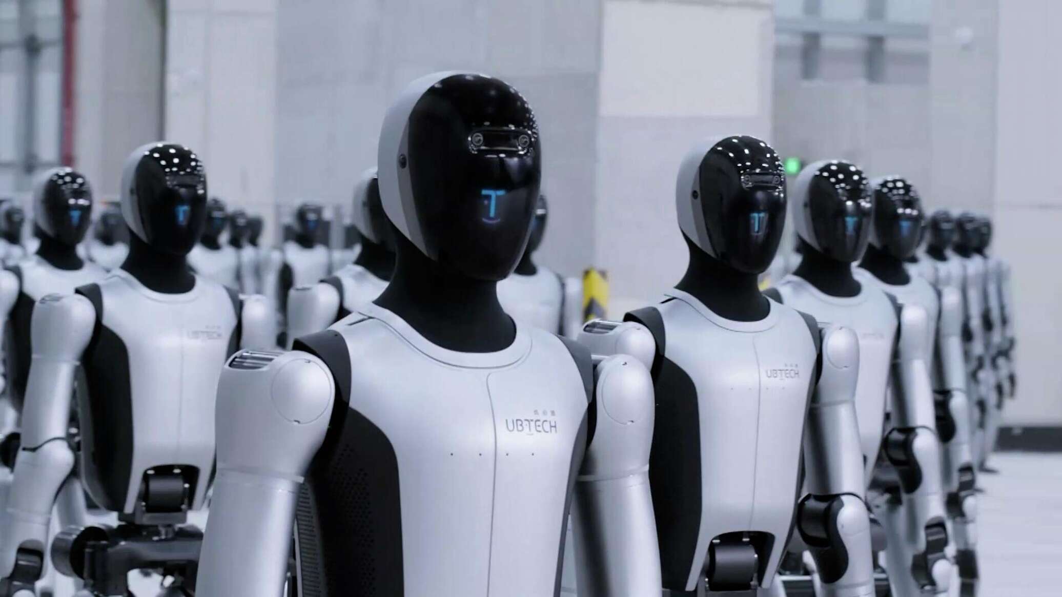 Армия человекоподобных роботов будет собирать китайские автомобили (видео) Армия человекоподобных роботов будет собирать китайские автомобили (видео)