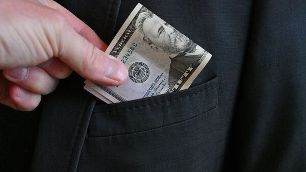 Передача денег (фото носит иллюстративный характер) - Sputnik Беларусь