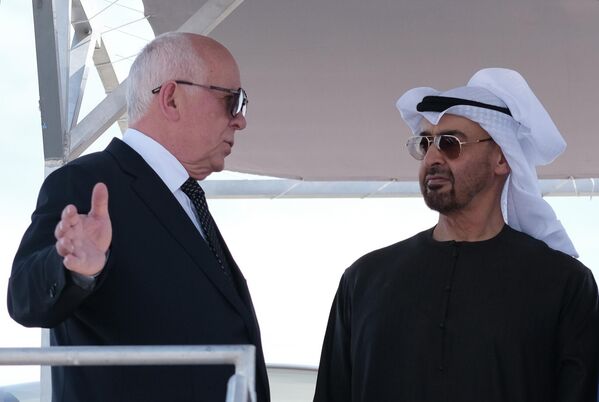 Гендырэктар Дзяржкарпарацыі &quot;Ростех&quot; Сяргей Чэмезаў і прэзідэнт ААЭ шэйх Мухамед бен Зайед Аль Нахаян. - Sputnik Беларусь