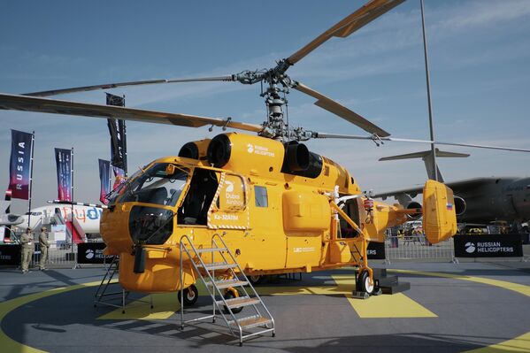 Яшчэ адна вінтакрылая машына, сканструяваная ў КБ Камава – сярэдні пажарны верталёт Ка-32А11М з новай сістэмай пажаратушэння СП-32 расійскай вытворчасці. - Sputnik Беларусь