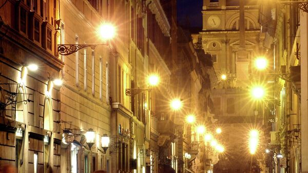 Торговая улица Виа-дей-Кондотти в центре Рима - Sputnik Беларусь