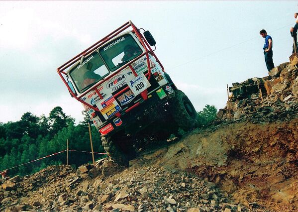 &quot;Кальцавую&quot; гісторыю грузавікоў, пабудаваных у Мінску, затым змяніла пазадарожная – прычым больш паспяховая. Каманда &quot;МАЗ-Яравіт&quot; у канцы 1990-х – пачатку 2000-х вызначалася ў чэмпіянатах Расіі і Еўропы па трак-трыяле. Чэмпіёнамі Еўропы ў 2000 годзе сталі Пётр Орсік і Дзмітрый Кніга. - Sputnik Беларусь