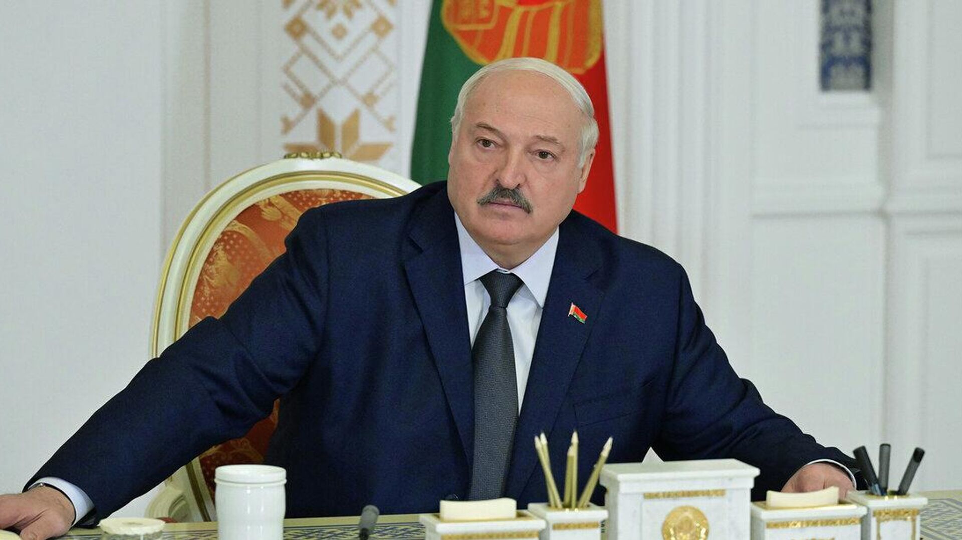 Лукашенко предупредил чиновников об «украинской заразе»