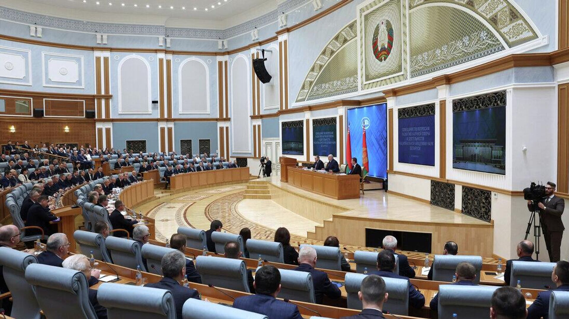 Лукашенко: повысить статус ученых могут только они сами