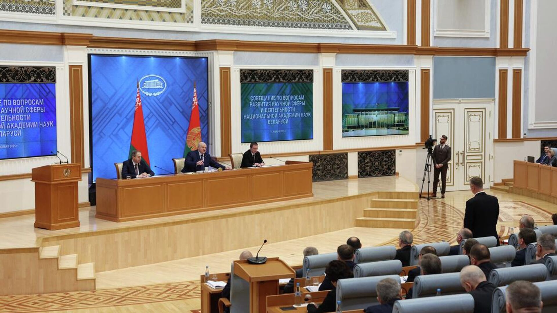 Лукашенко поручил к 1 января представить предложения о будущем науки