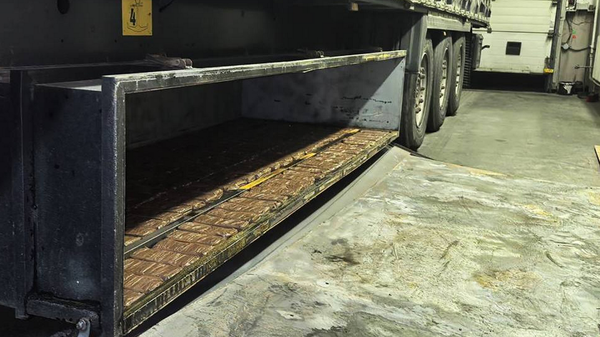 Брикеты со спрессованным веществом пытались ввезти из Польши в Беларусь - Sputnik Беларусь