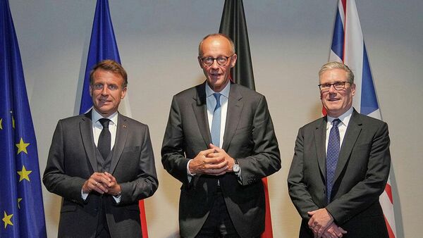 Эммануэль Макрон, Фридрих Мерц и Кир Стармер - Sputnik Беларусь