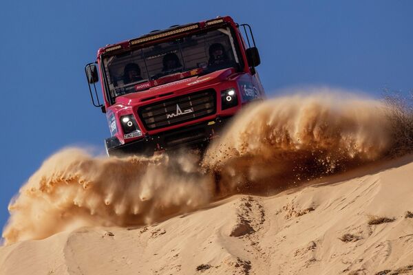 А на &quot;Дакары-2020&quot; быў паспяхова выпрабаваны новы грузавік капотнай кампаноўкі – фінішам на трэцім месцы. - Sputnik Беларусь