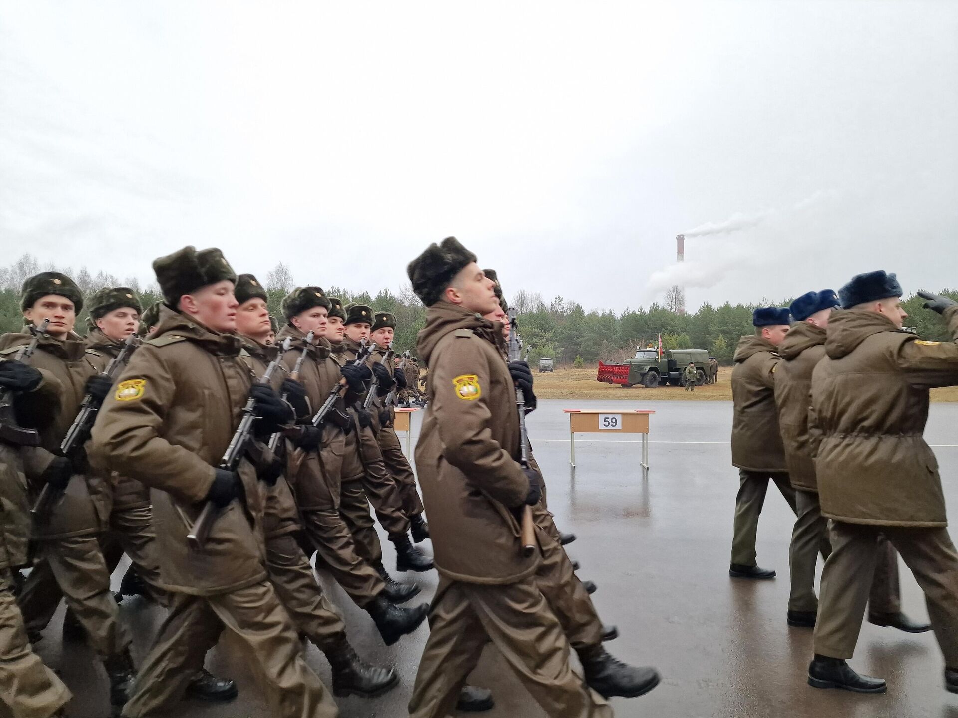Более двух тысяч новобранцев приняли присягу в Печах (фото)