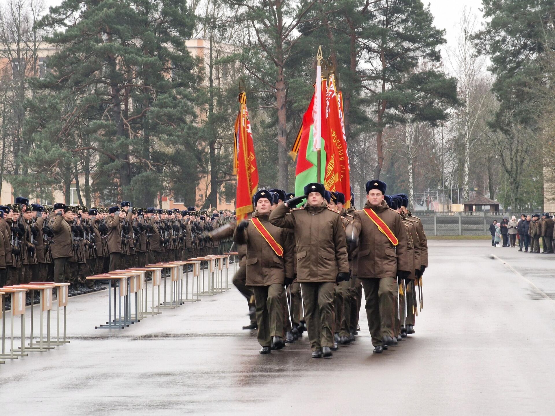 Более двух тысяч новобранцев приняли присягу в Печах (фото)