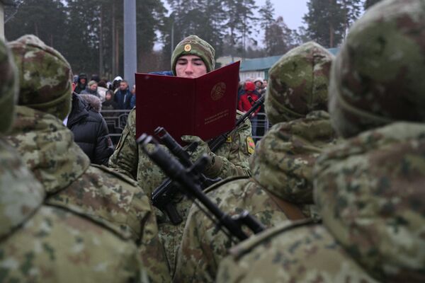 В Полоцком погранотряде новобранцы приняли военную присягу  - Sputnik Беларусь
