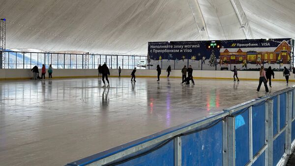 Мобильный каток на пр. Победителей в Минске - Sputnik Беларусь
