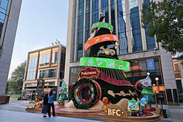 Предрождественский праздник, посвященный покемонам, устроили в китайском Шанхае.