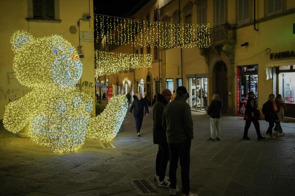 Исторический центр в итальянском Ареццо на старте рождественского сезона.