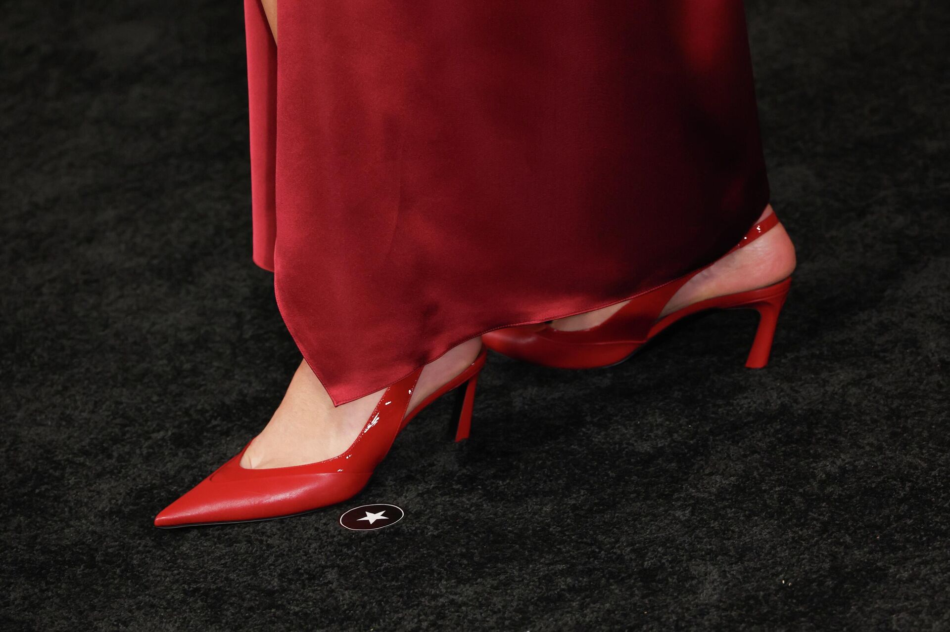 Красные туфли - Sputnik Беларусь, 1920, 25.11.2025