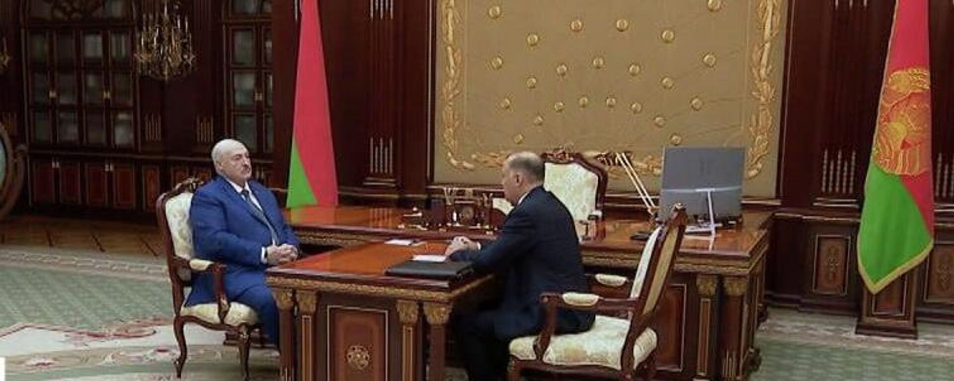 Прэзідэнт Беларусі Аляксандр Лукашэнка прымае з дакладам дзяржсакратара Савета бяспекі Аляксандра Вальфовіча - Sputnik Беларусь, 1920, 25.11.2025