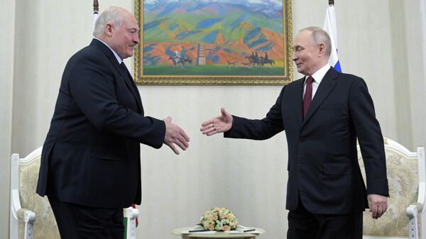 Сустрэча ў Бішкеку прэзідэнта Беларусі Аляксандра Лукашэнкі і прэзідэнта РФ Уладзіміра Пуціна - Sputnik Беларусь