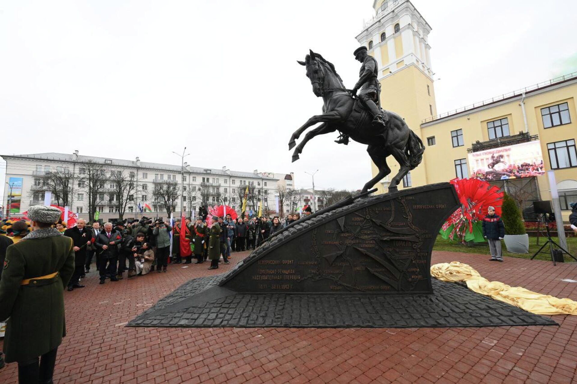 Церемония открытия памятника Рокоссовскому в Гомеле - Sputnik Беларусь, 1920, 26.11.2025