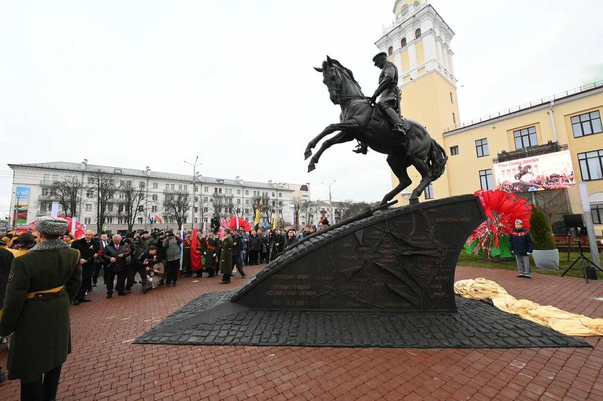 Памятник Рокоссовскому в Гомеле - Sputnik Беларусь, 1920, 26.11.2025